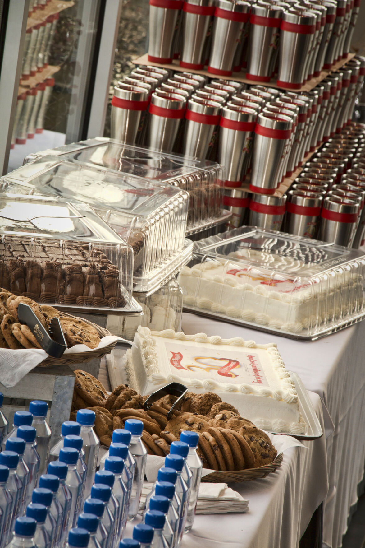 0133 Marion_Randy_30thCake9020.jpg